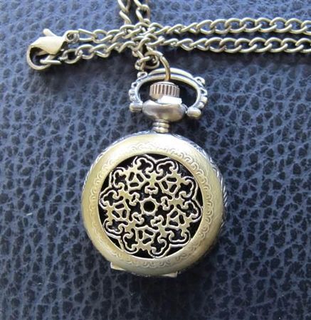 Hübsche Umhängeuhr *Ornament IV*