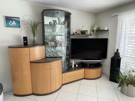 Wohnwand Buche Rundungen Vitrine Barschrank Abstellflaech...