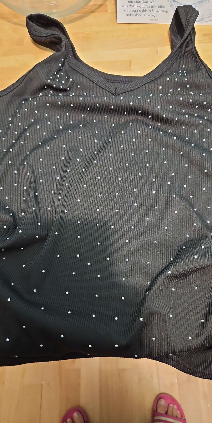 Tops: Top mit Strasssteinen schwarz Grösse S – D'occasion à Basel par Melibu