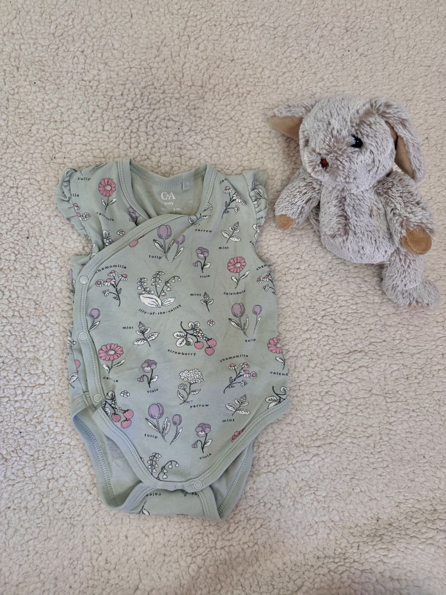 C&A Lotti & Set di vestiti: Kurzarm Wickelbody Gr. 74 – Usato da Horgen venduto da AA.AW55