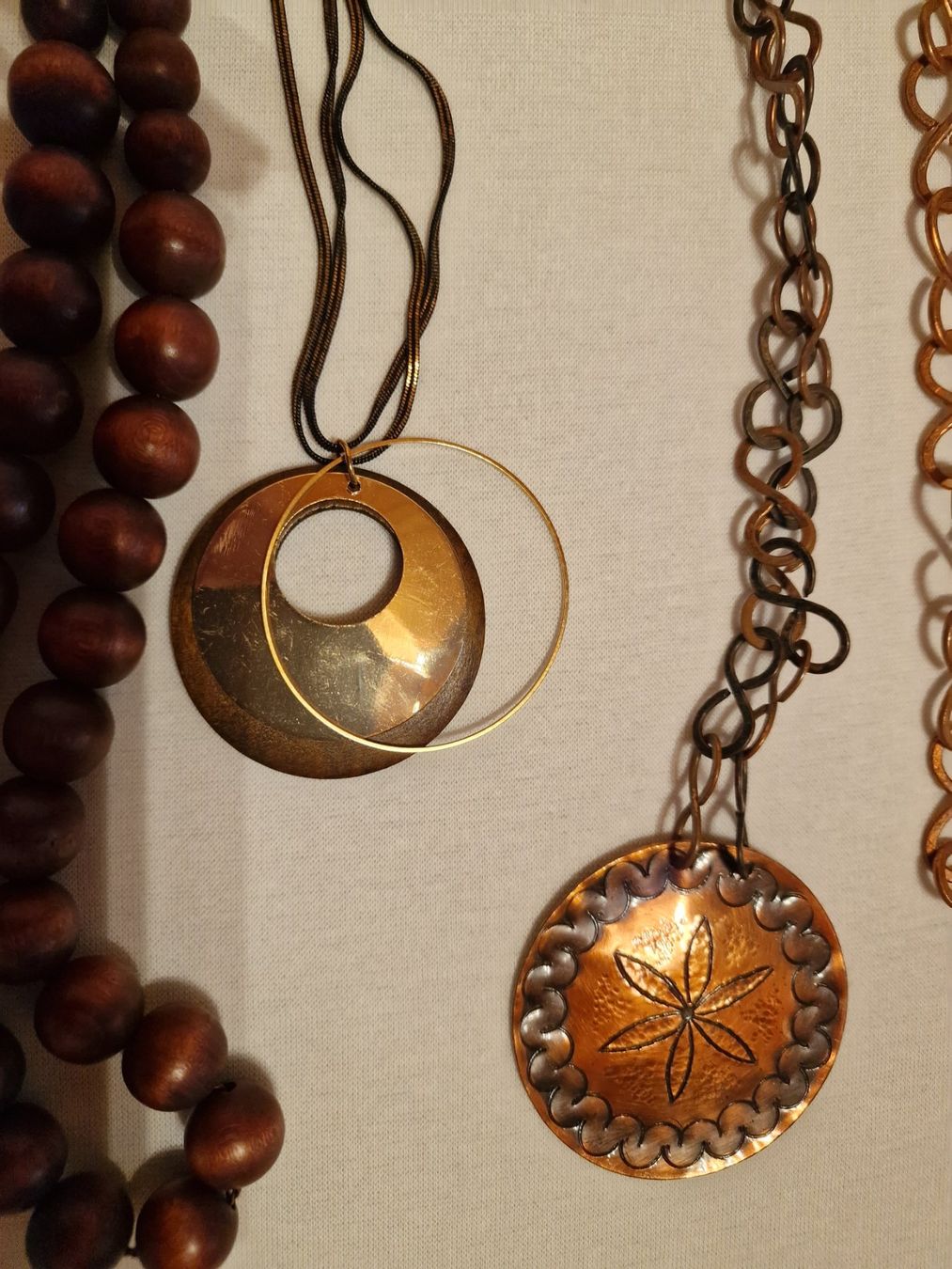 Sonstiger Schmuck: Modeschmuck  -  Konvolut von 6 Halsketten – Gebraucht aus Röthenbach i. E. von Heureka5 8