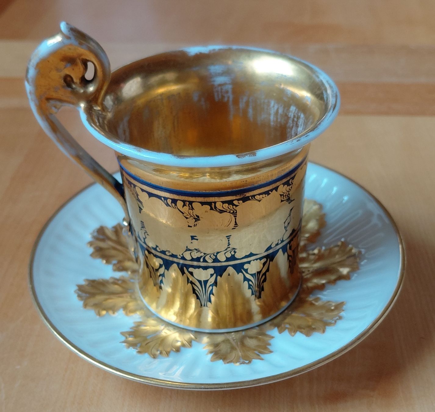 Tassen: Antike Tesse mit edlem Golddekor, 1840/50 – Gebraucht aus Trogen von Limboo 1