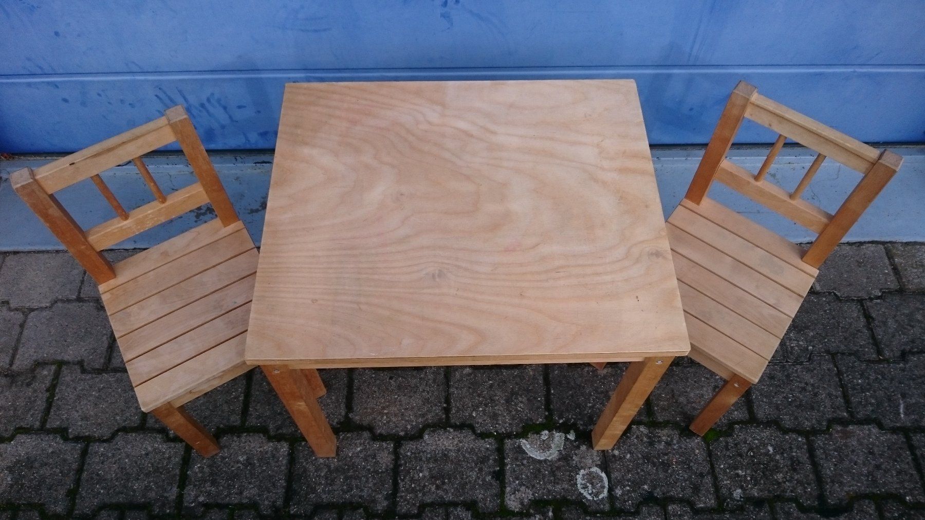 Tischset: Kindertisch aus Holz inkl. Stühlen – Gebraucht aus Wiler b.Utzenstorf von Hallucino6 1