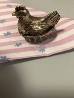 Huhn, Behälter mit Miniaturlöffel