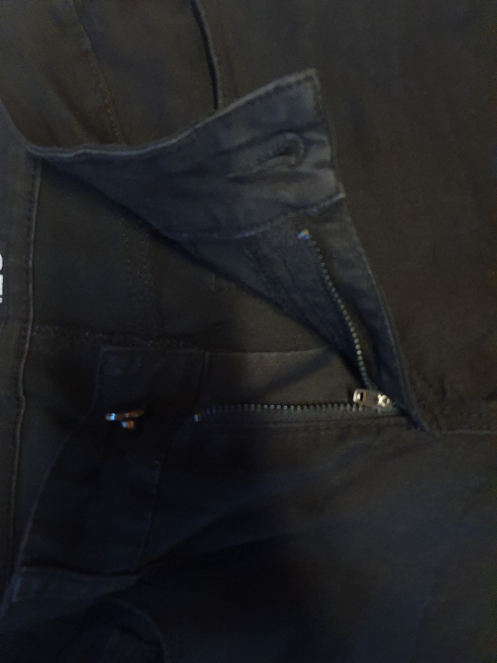 Jeans: Jeans Schwarz  – Gebraucht aus Moosseedorf von Sonnenschein.. 3