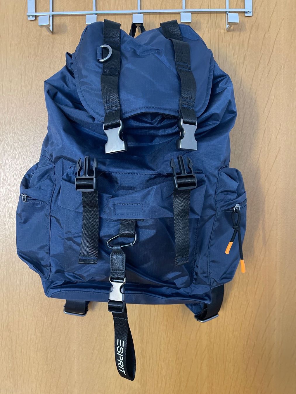 Esprit Zaini: Esprit Wasserabweisender Ripstop-Rucksack – Nuovo (secondo la descrizione) da Oberrieden venduto da Boccia1981