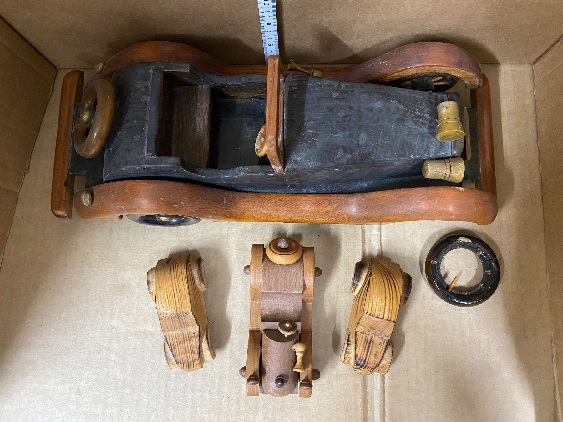 Modellautos: Holz Modell Autos defekt – Gebraucht aus Eschlikon TG von ArtRec 1