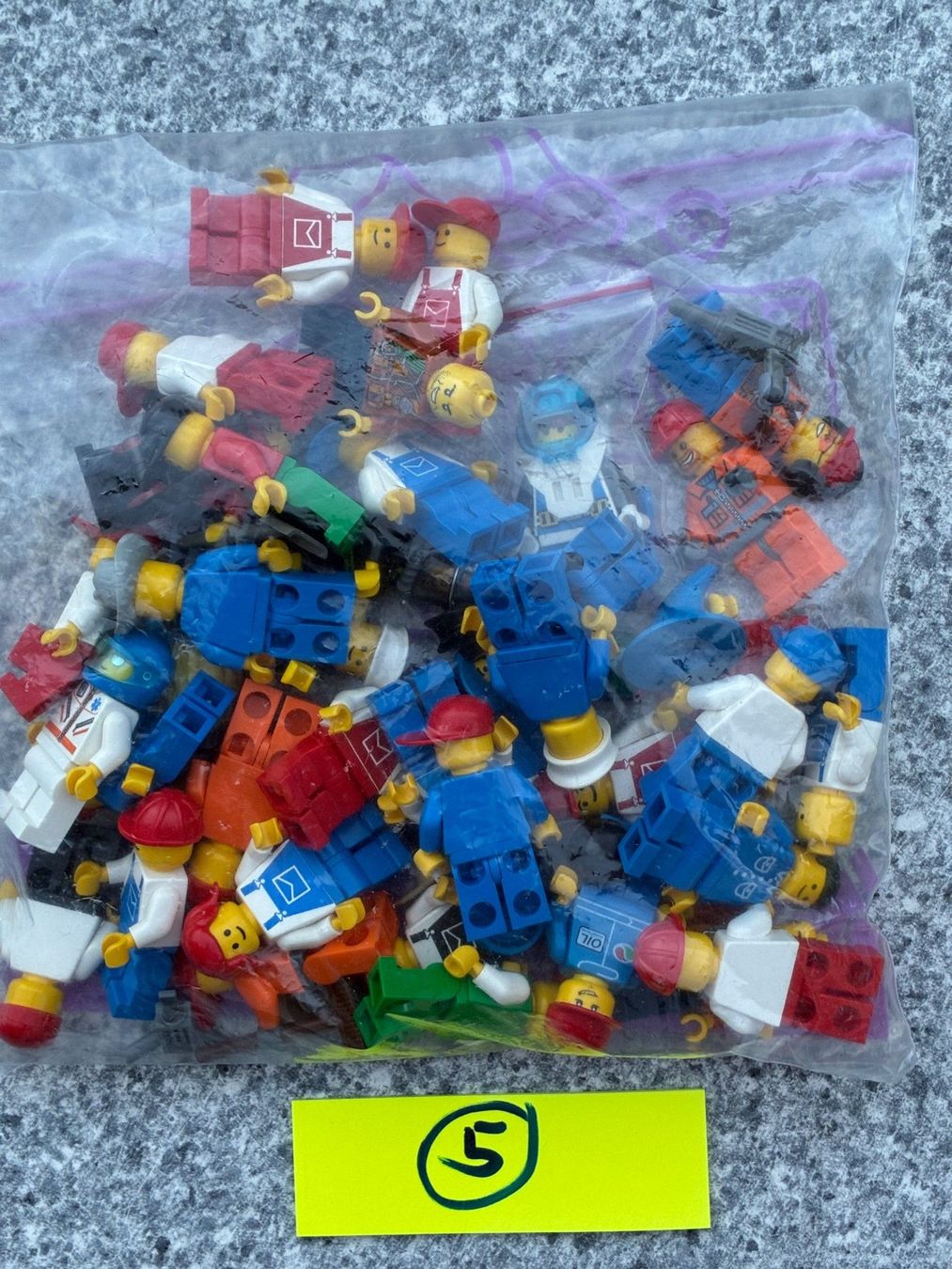 Lego Baukästen: LEGO Minifiguren – Gebraucht aus Reigoldswil von Frog40
