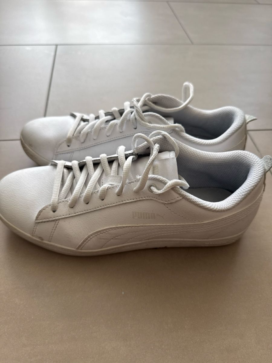 Puma Scarpe da donna: Weisse Puma Sneaker, Grösse 38,5  – Usato da Schwerzenbach venduto da Chris1