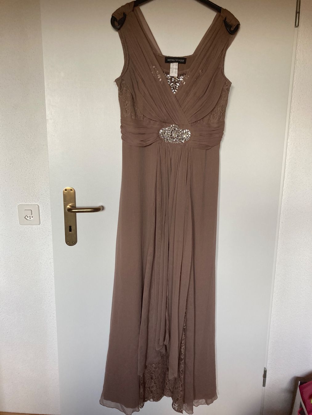 Vestiti: Festkleid – Usato da Freienwil venduto da ehrenberg7 2