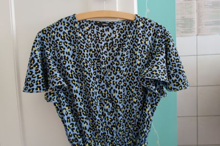 Jolie robe ONLY à imprimé léopard bleu, taille 38 - NEU