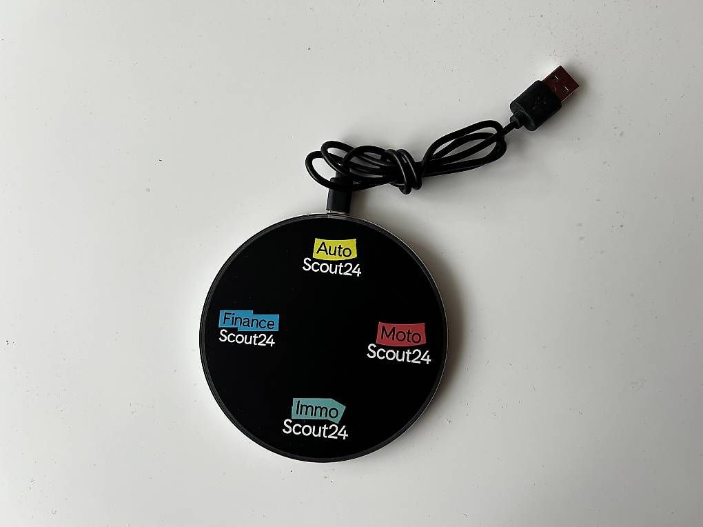 Caricabatterie: Wireless Charger mit USB Anschluss – Usato da Zollikerberg venduto da sel_99lq