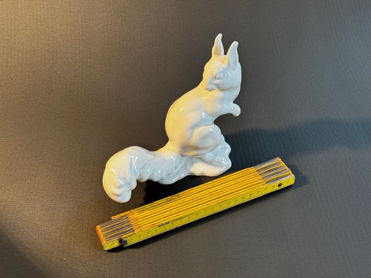 Statuette: Schönes Langenthal Porzellan Eichhörnchen – Usato da Ettenhausen TG venduto da OptikerAusverkauf 8