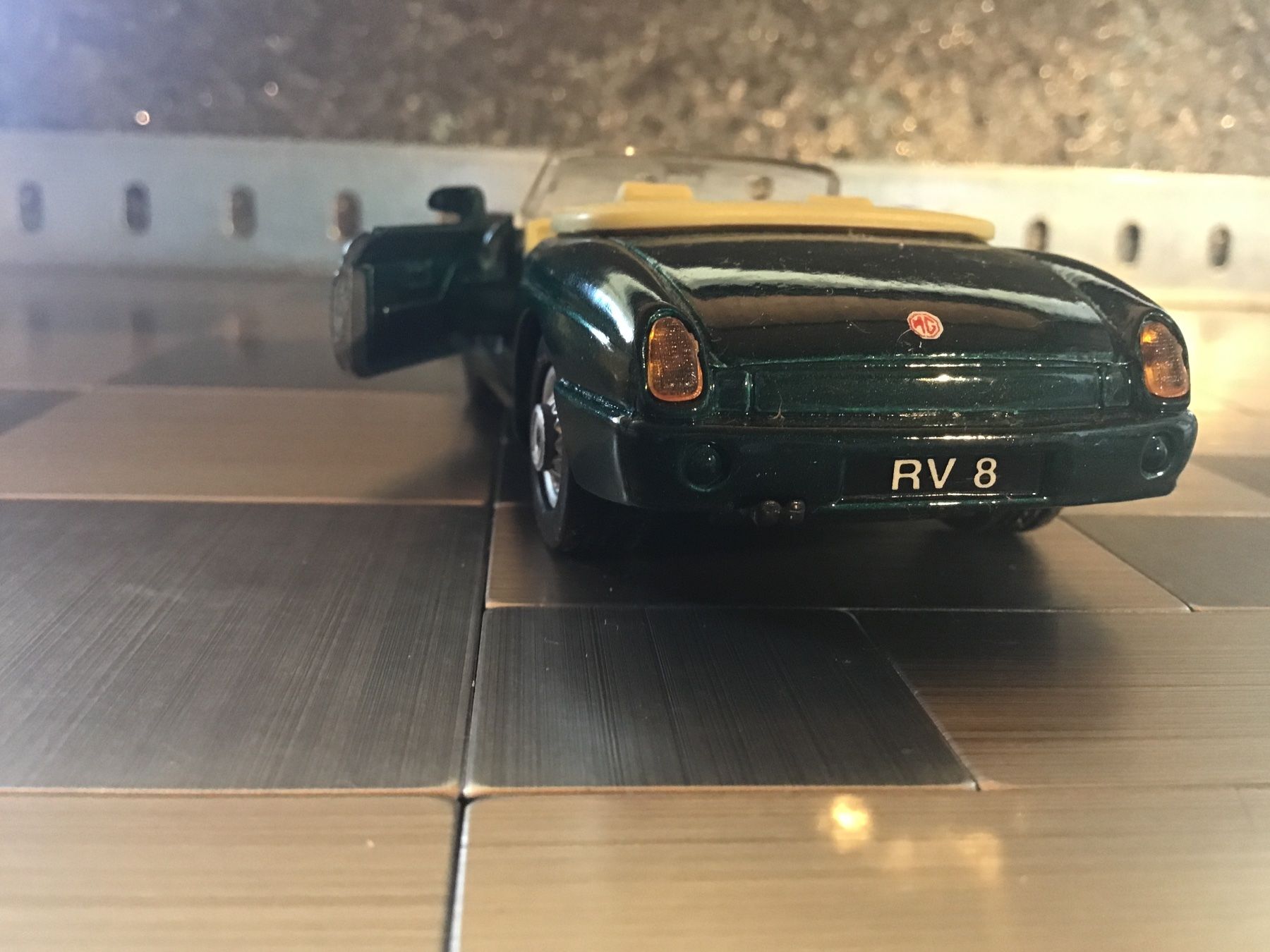 Maisto Modellini d'auto: MAISTO SUPERCAR COLLECTION MG RV8 – Usato da Männedorf venduto da Spezial-Modelle 2