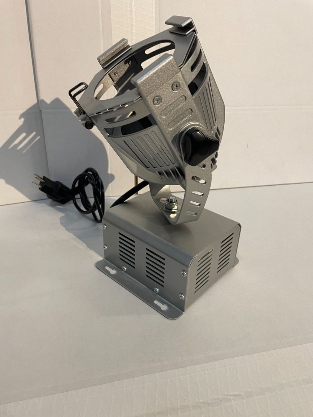 Showtec Lampade: Showtec Compact Studio Beam CDM-70   (A47) – Nuovo (secondo la descrizione) da Däniken SO venduto da Profog1