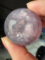 Lila Fluorit mit Glimmer