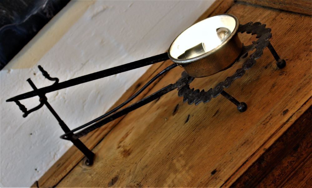 Lampade: Tisch-, oder Wandlampe aus antiker Kupferpfanne. – Usato da Trun venduto da artantic 2