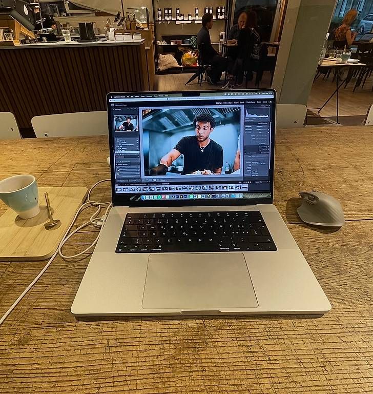 Apple Notebook: MacBook Pro 16" M2 Max | 64GB RAM | 2TB SSD | Silver – Usato da Zürich venduto da Cee.rill 4