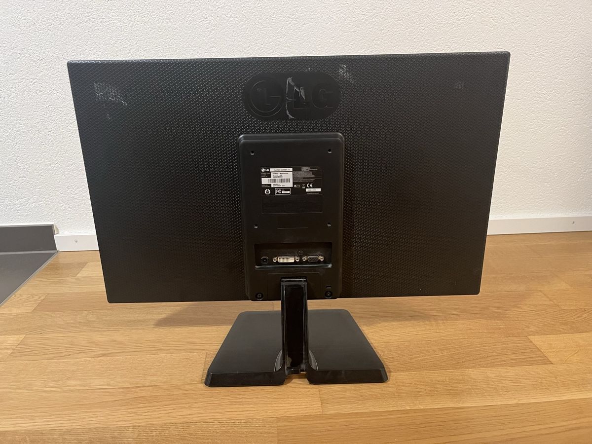 Monitor: LG 22 Zoll Bildschirm – Usato da Zürich venduto da janasza 2