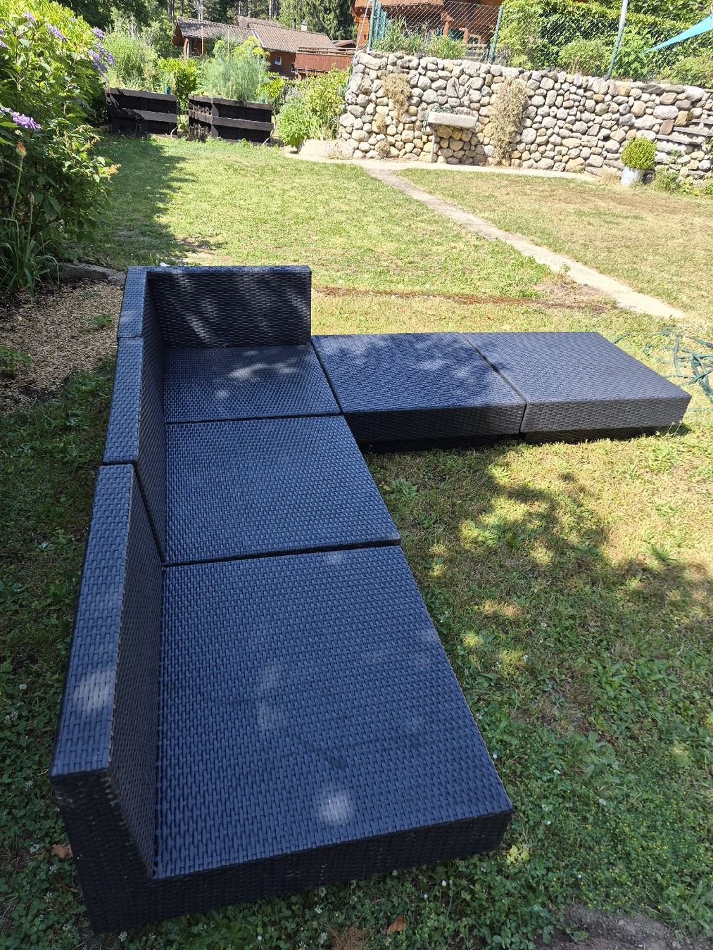 Beliani Sofas: Salon de jardin modulable en polyrotin noir - 5 éléments – D'occasion à Trélex par Christobald 1