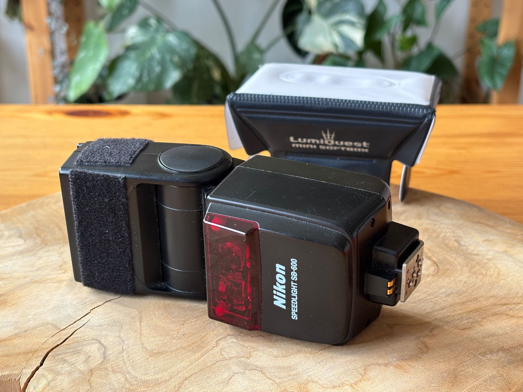 Nikon Flash: Nikon Speedlight SB-600 Blitzgerät mit LumiQuest Softbox – Usato da Igis venduto da sze_c5px