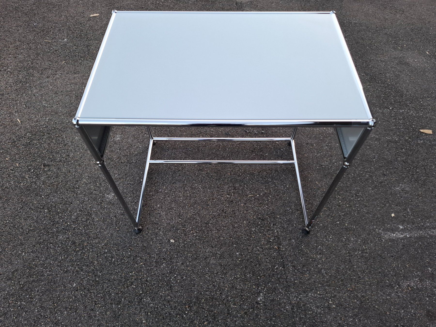 USM Tables: USM Haller Pult – D'occasion à Bowil par Yfazer