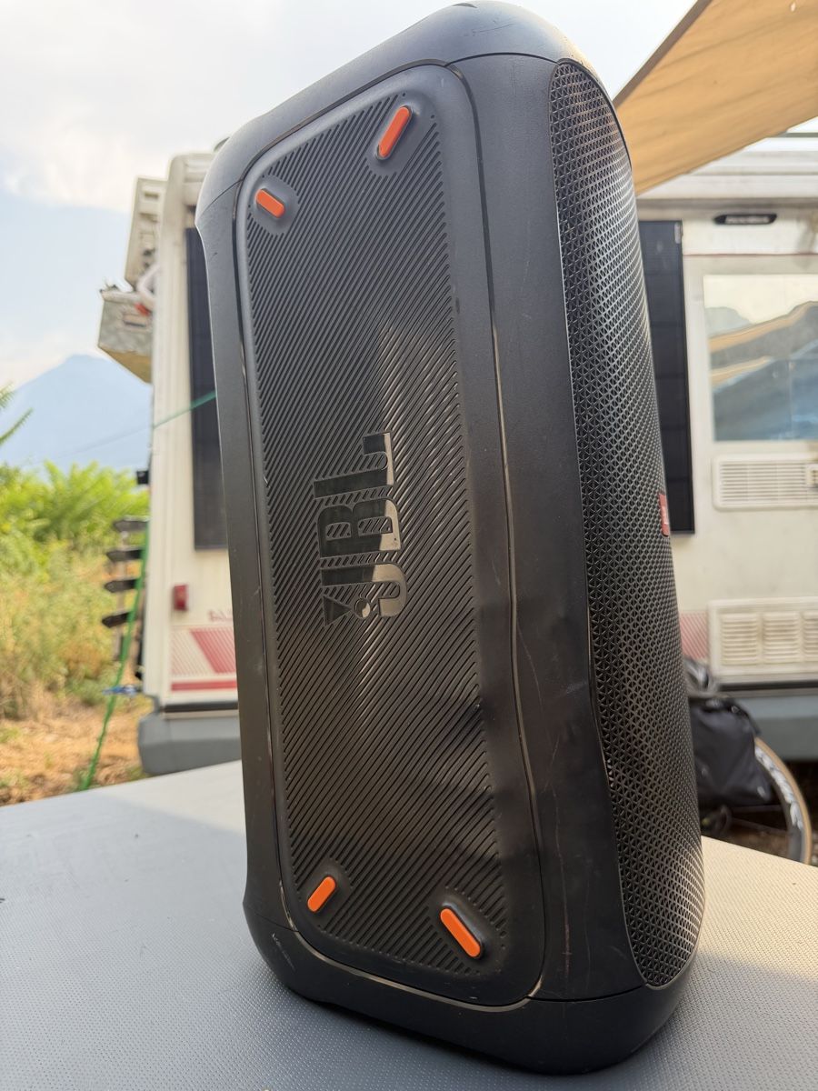 JBL Haut-parleurs: JBL PartyBox 200 – D'occasion à Camorino par CamperCommunity 1