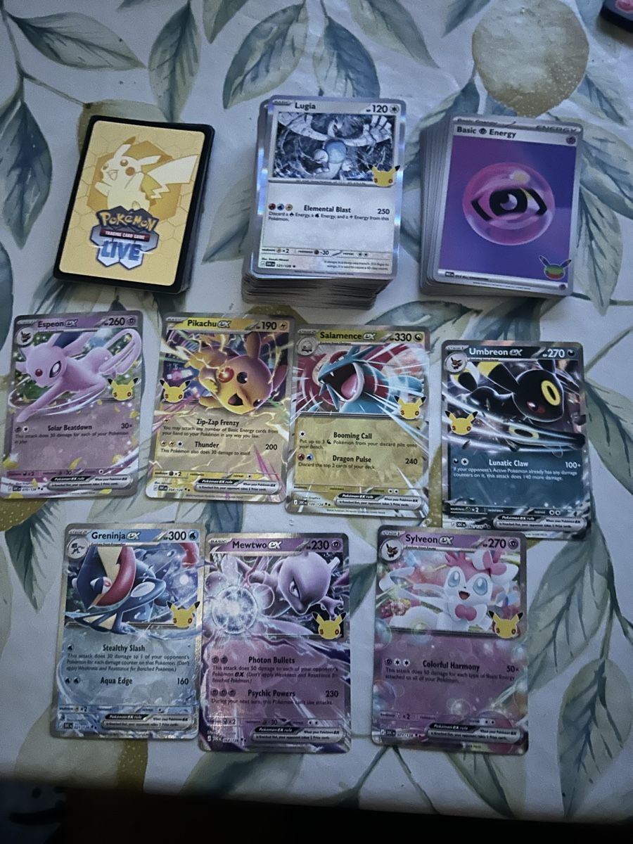 Cartoline: Pokémon 30th Bulk Karten Englisch  – Nuovo (secondo la descrizione) da Volketswil venduto da kri_mp95