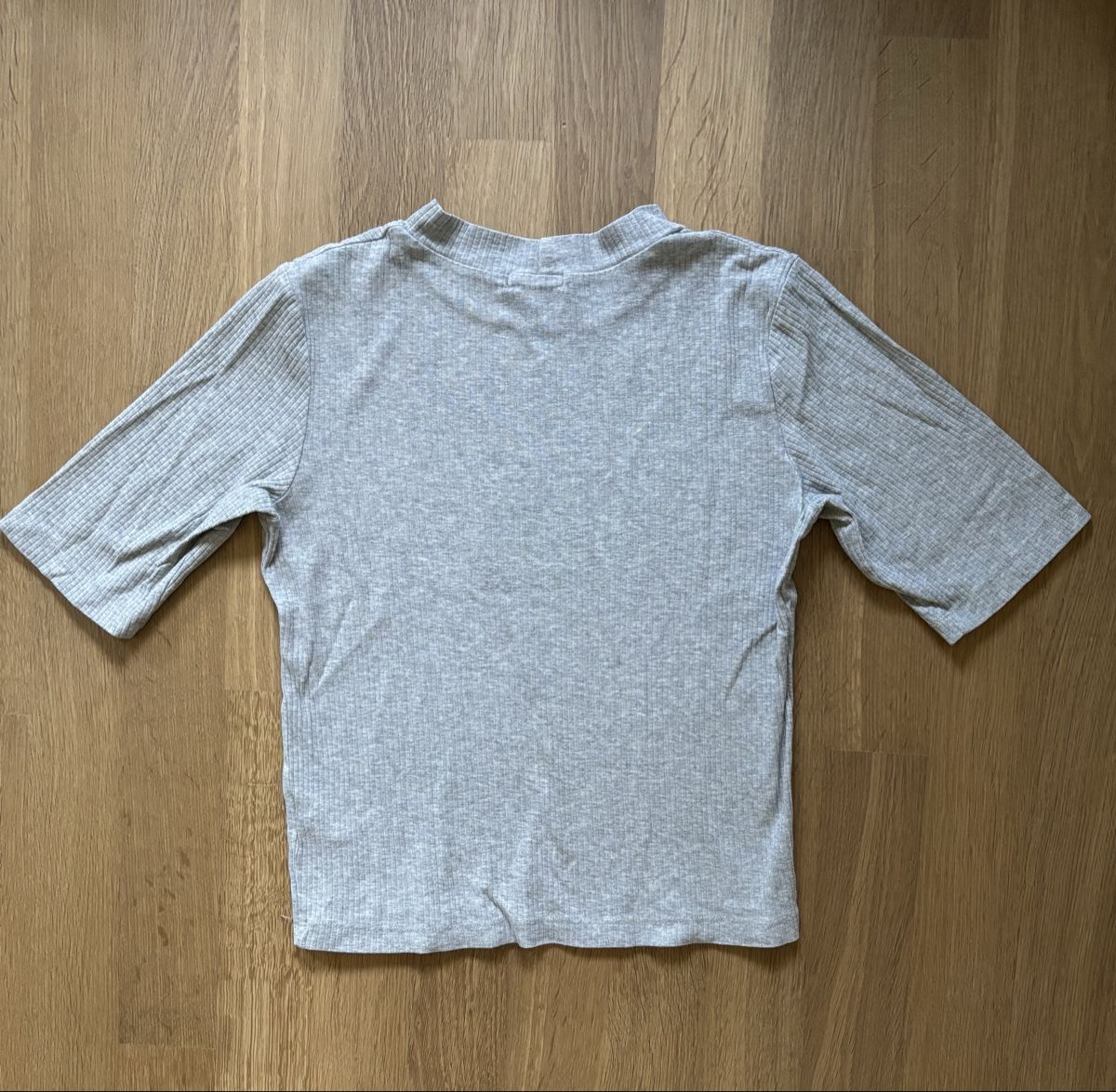 T-shirts: Graues T-Shirt mit ellbogenlangen Ärmeln – D'occasion à Bern par gwilla 2