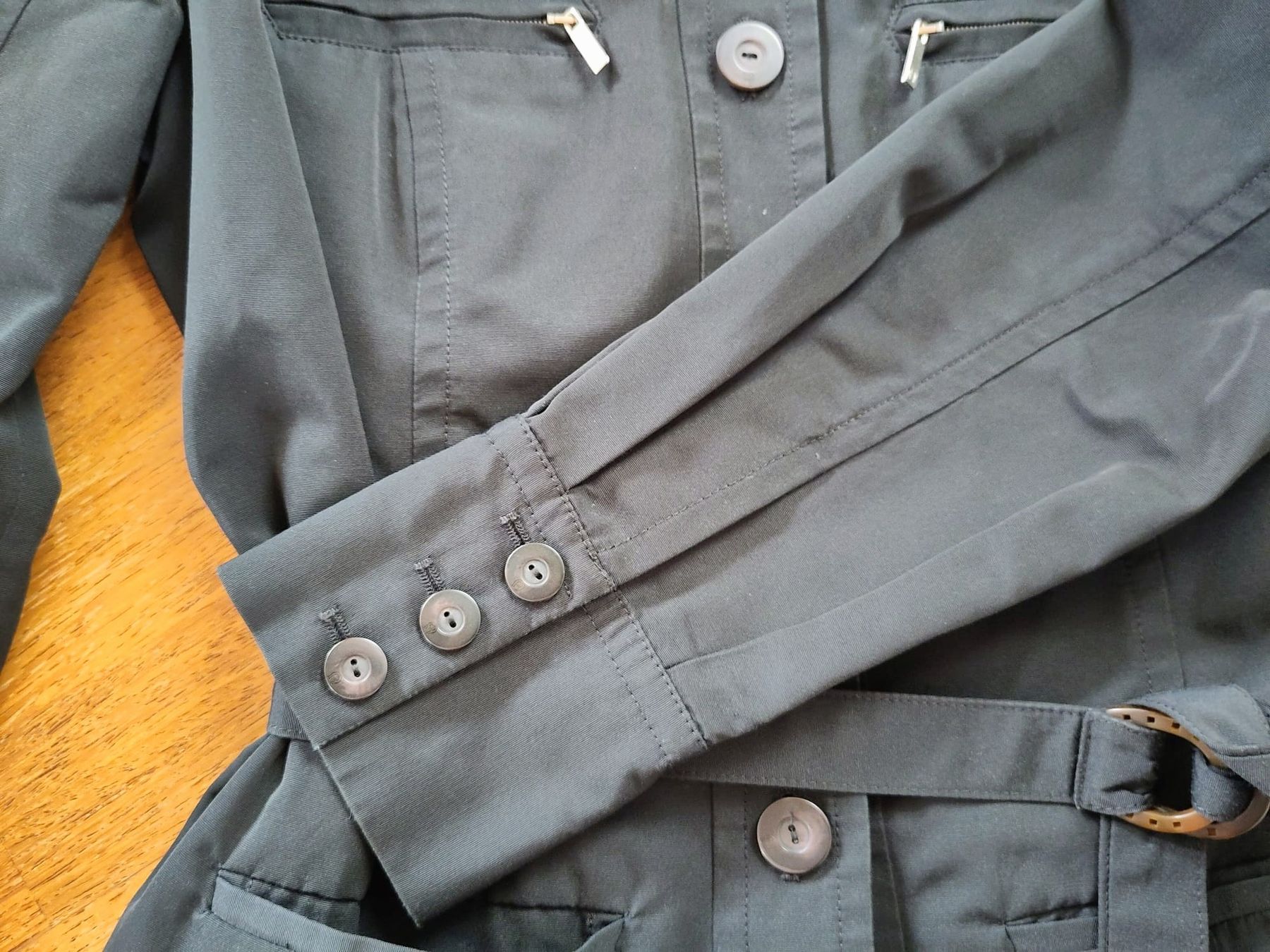 Aigner Giacche: Veste ceinturée Aigner noire – Nuovo (secondo la descrizione) da Lausanne venduto da HelenaK 2