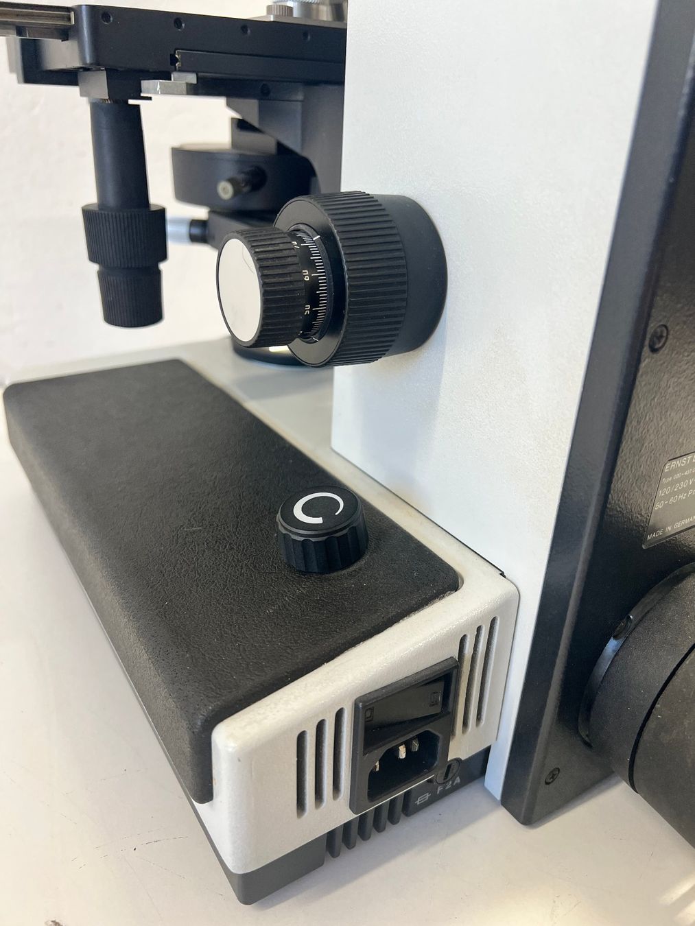 Accessori da laboratorio: Leitz Diaplan Binokularmikroskop mit Kameratubus. – Usato da Niederdorf venduto da LeptonAG_Labor 8