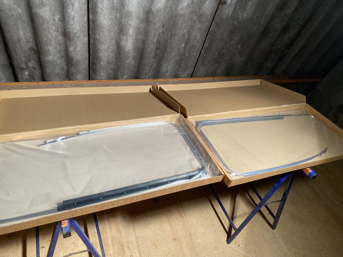 VW Alle Autoersatzteile: Kurbelfenster Dichtgummi VW T1 – Neu und originalverpackt aus Aeschlen von rudemood
