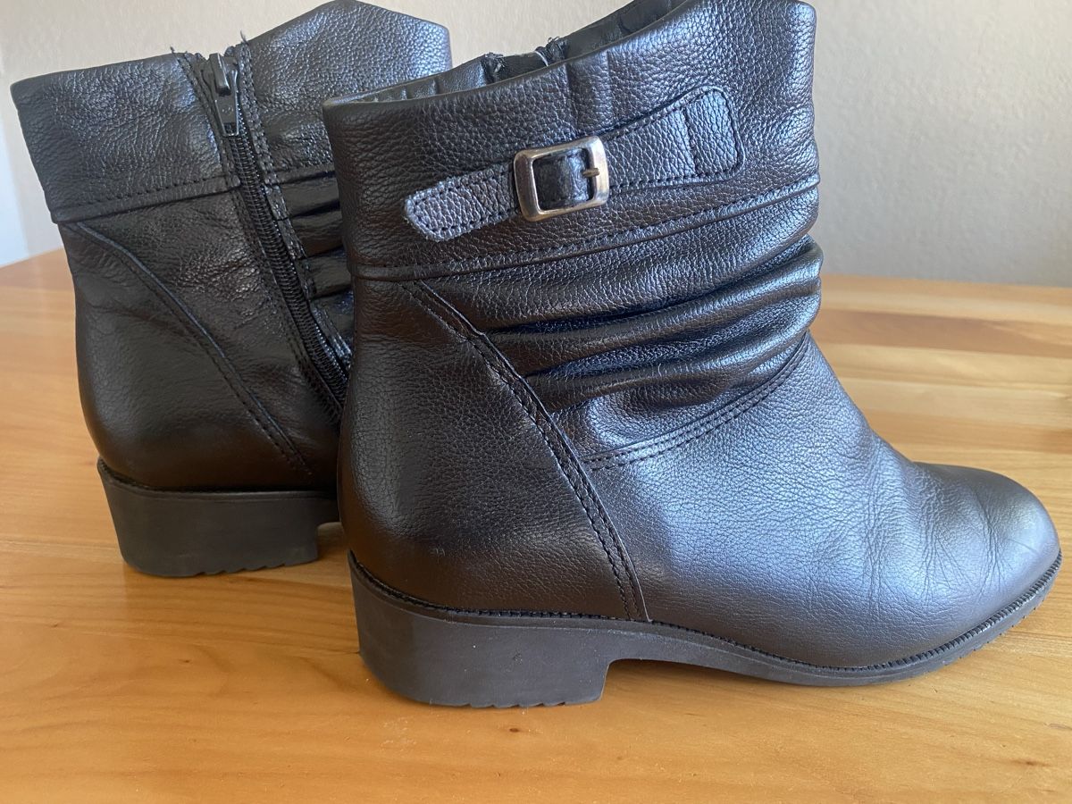 Damenschuhe: Stiefel Gr. 7 – Gebraucht aus Rapperswil SG von Hubeli