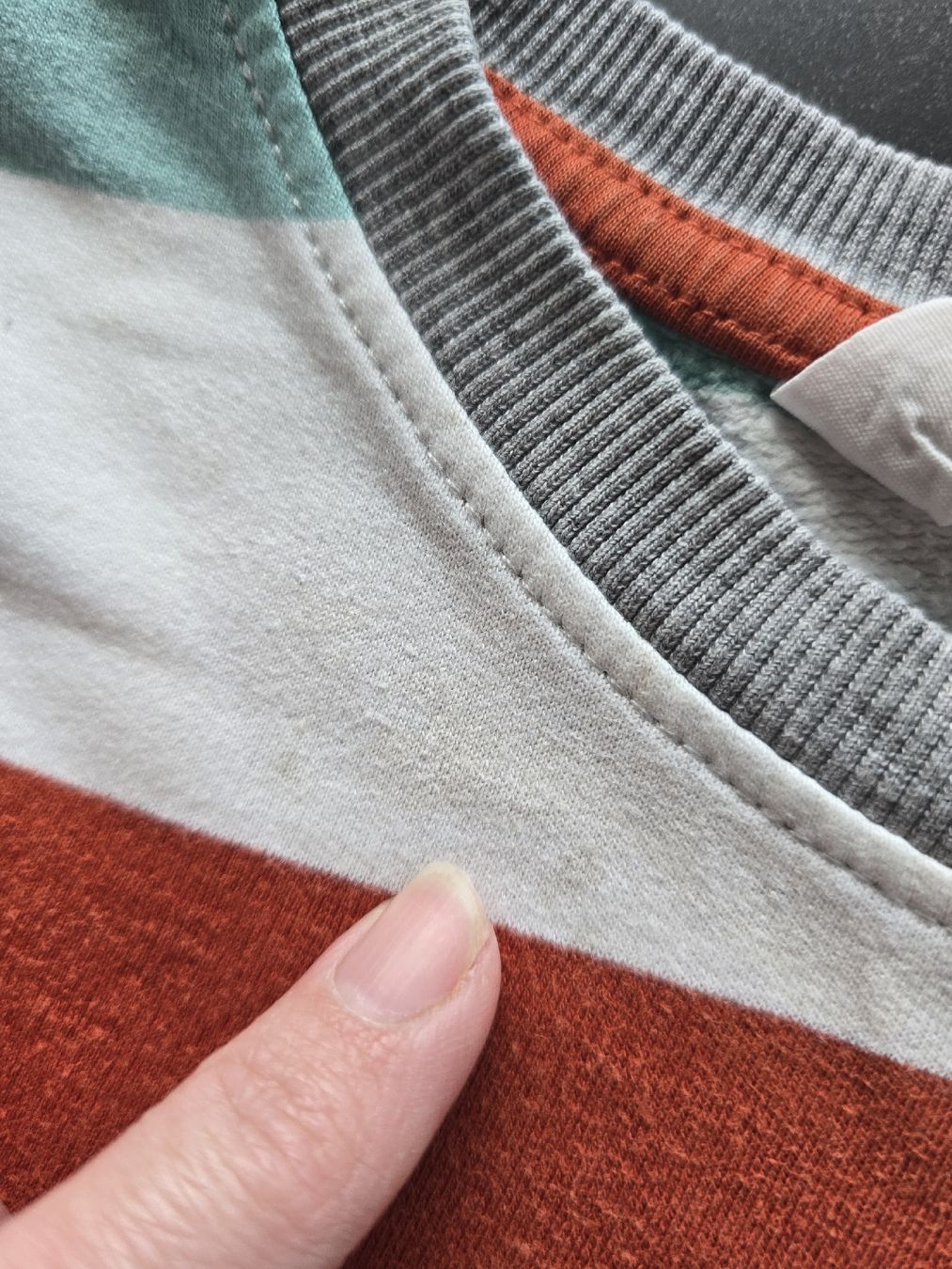 H&M Maglioni & Felpe: H&M Gestreifter Pullover, Gr. 122-128 – Usato da Unterentfelden venduto da Panda-87 5