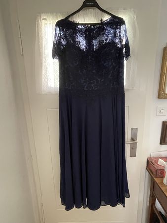 Hochwertiges Abendkleid Gr. 44-46