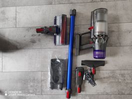 Dyson V11 Akku Staubsauger mit Zubehör gebraucht