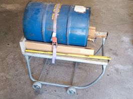 Fass auf Rollwagen