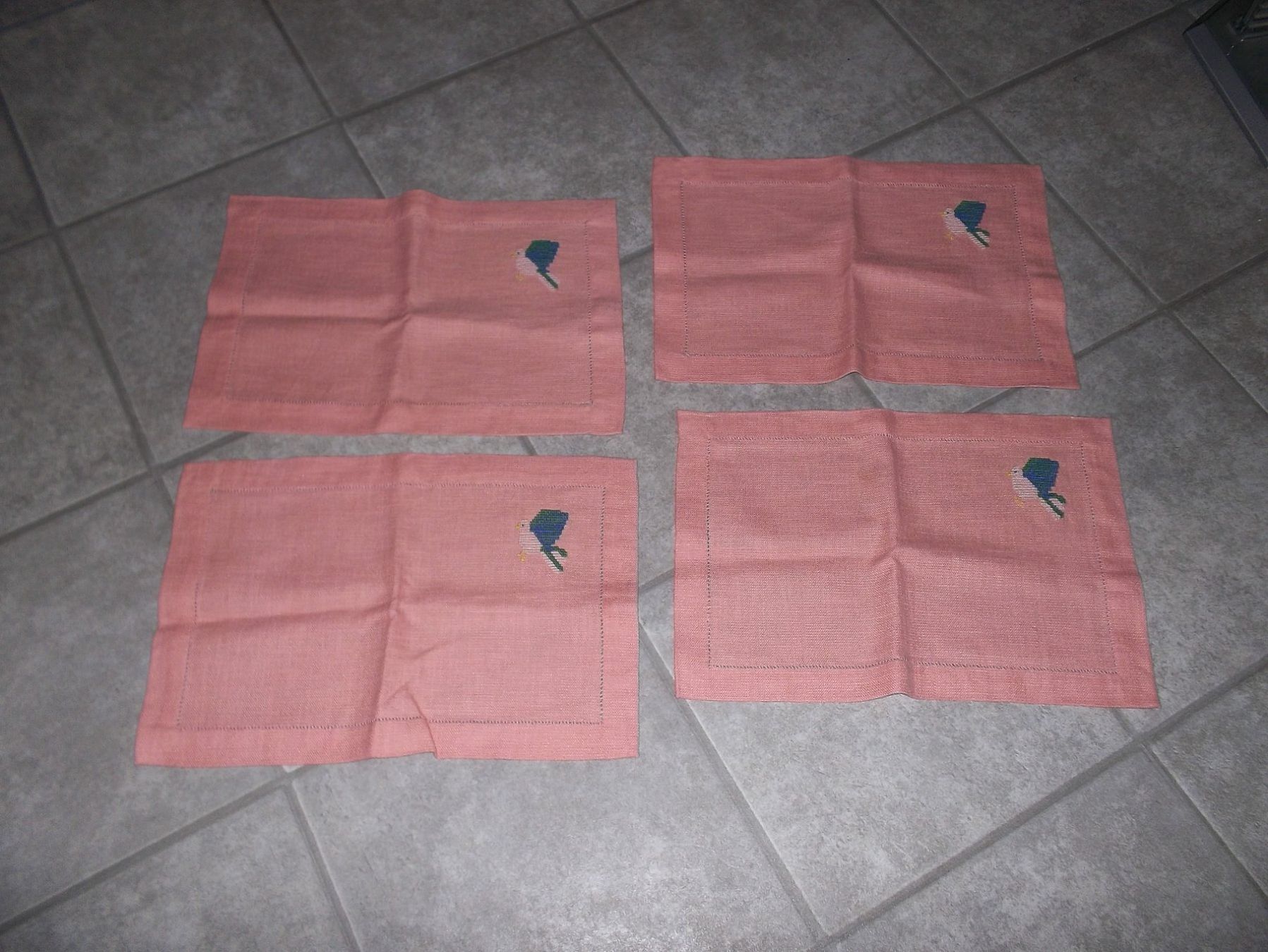 Set di tavolo e panche: 4 Tischset mit Vogelmotiv & Läufer – Usato da Kaltbrunn venduto da Cindy99 1
