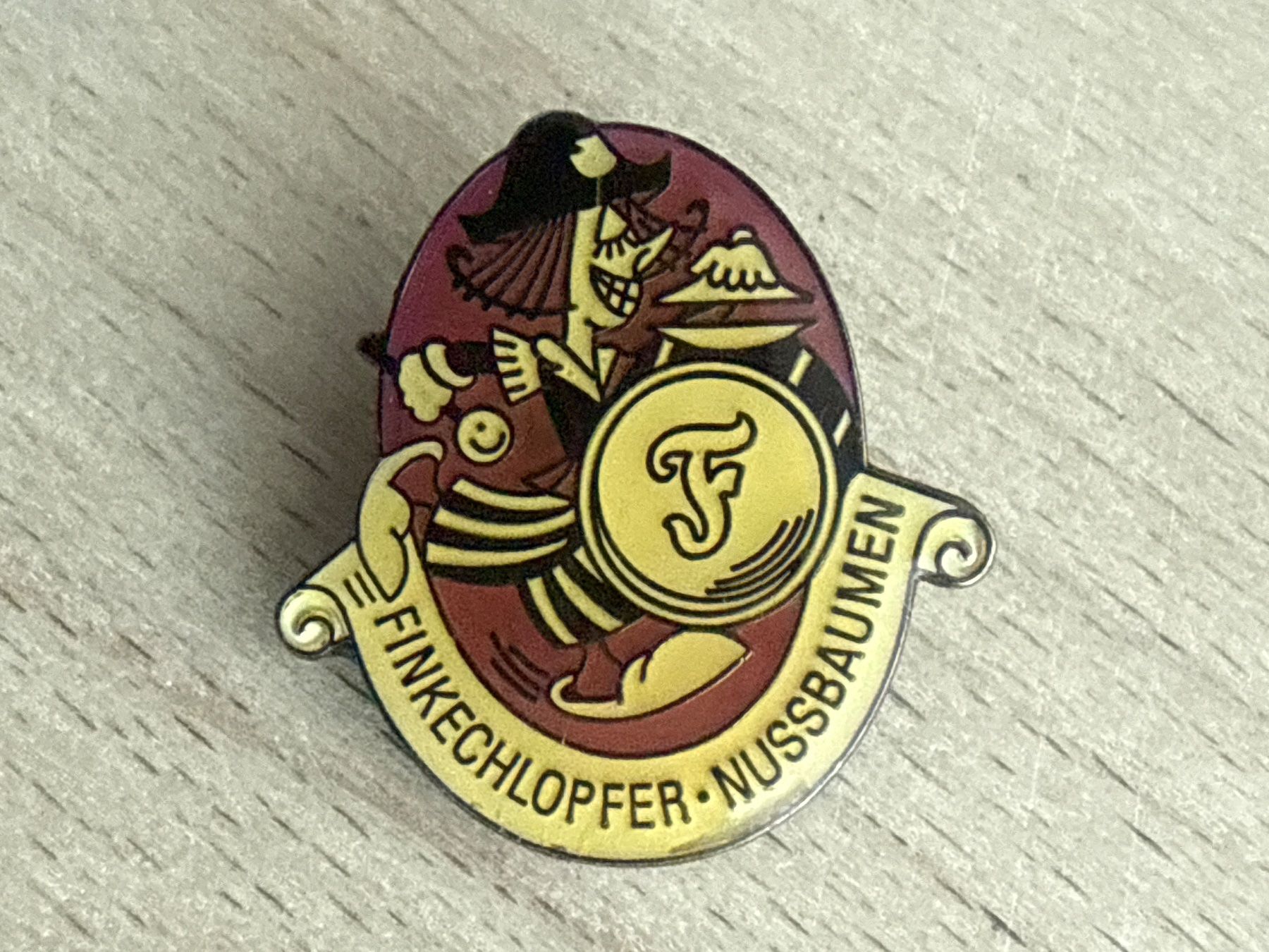 Plaketten & Abzeichen: Pin Finkechlopfer Nussbaumen – Gebraucht aus Glattbrugg von Schweigmatt