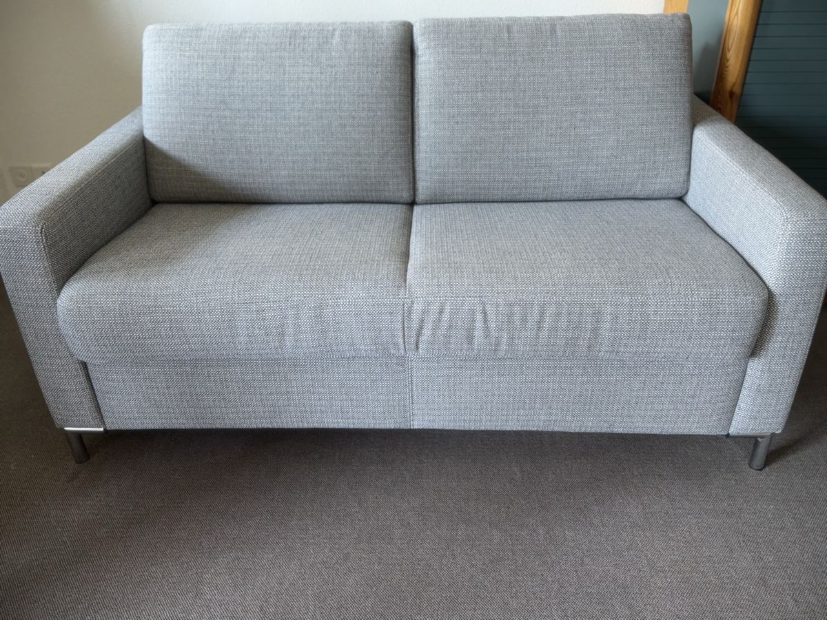 Sofas: Bettsofa grau guter Zustand 2 Sitzer – Gebraucht aus Lenzburg von Mhmhmh 1