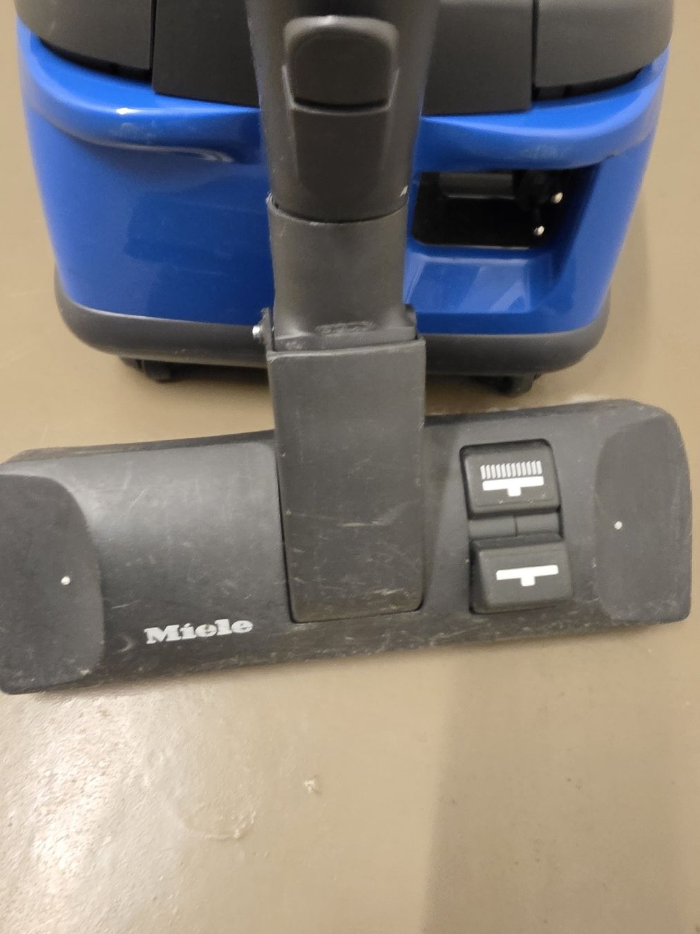 Miele Aspirapolveri & Accessori: Staubsauger Miele Complete C1 Sonata blau  – Usato da Olten venduto da Mezopotamya 4