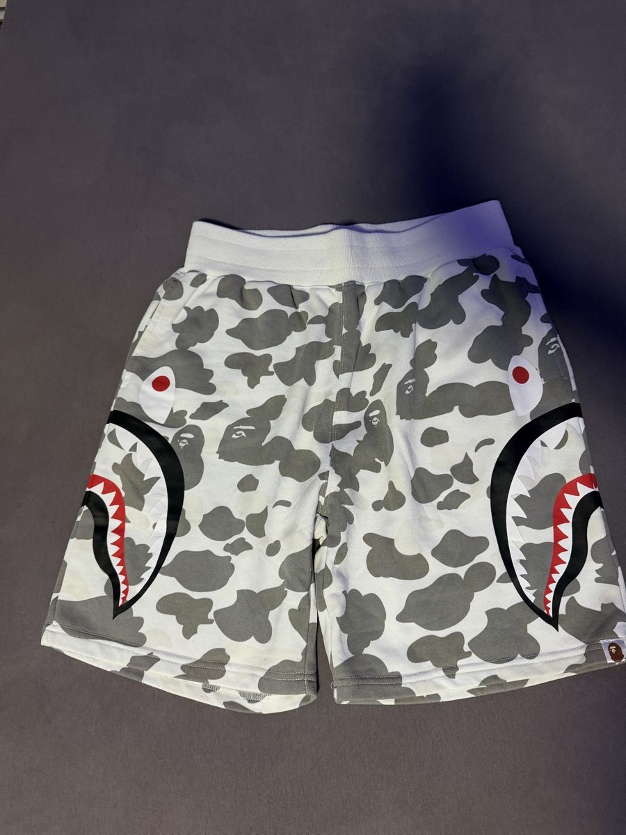 Pantaloni: Bape Shorts – Usato da Balzers venduto da mackfose