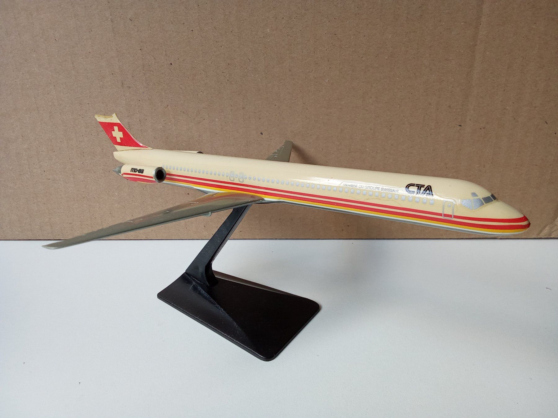 Boeing Kit di modellismo & Modellini statici: Flugzeugmodell MD 83 der CTA mit Schönheitsfehler – Usato da Bilten venduto da Bora3 2