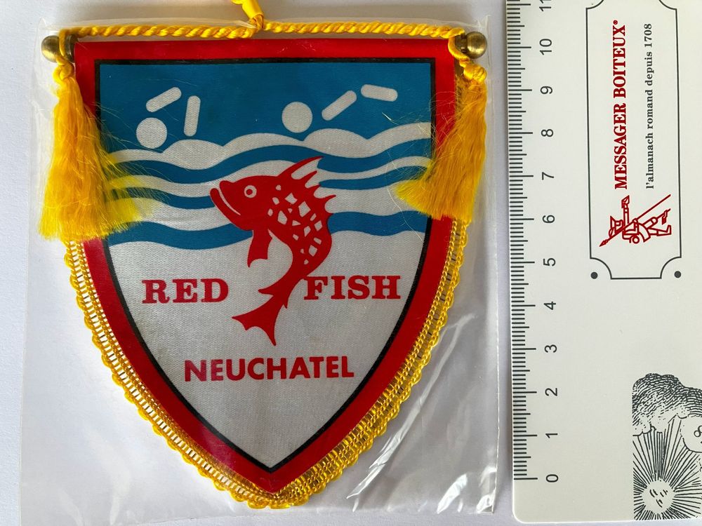 Vintage Fanion/Wimpel RED FISCH NEUCHATEL (Neu und originalverpackt) in ...