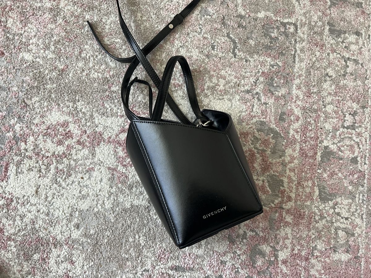 Givenchy Borse da donna: Mini shoulder bucket GIVENCHY – Usato da Männedorf venduto da gaj_sp96