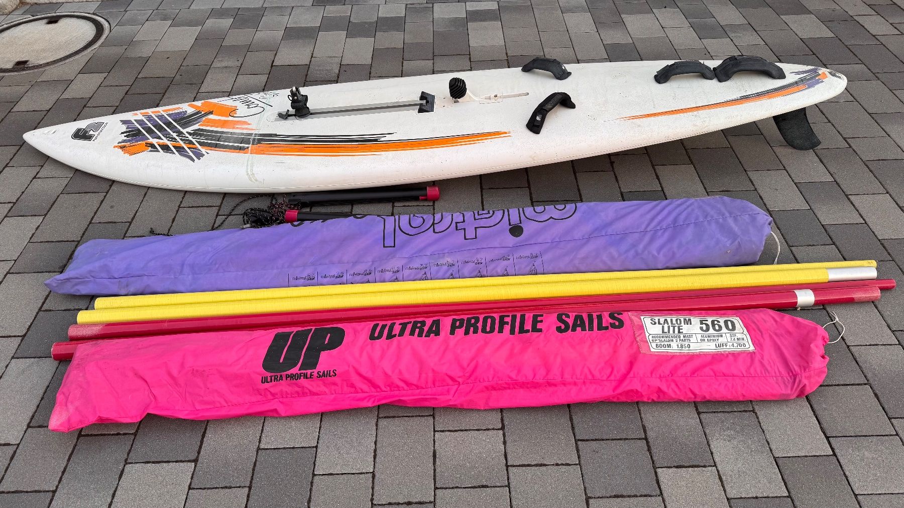 Surfboards & Schwimmbrette: Windsurf Set F2, Segel, Mast, Gabelbaum – Gebraucht aus Einsiedeln von