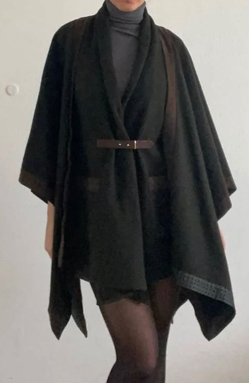 Etro Cappotti: Etro Poncho waldgrün Gr.It.40 – Usato da Hagendorn venduto da Blaf