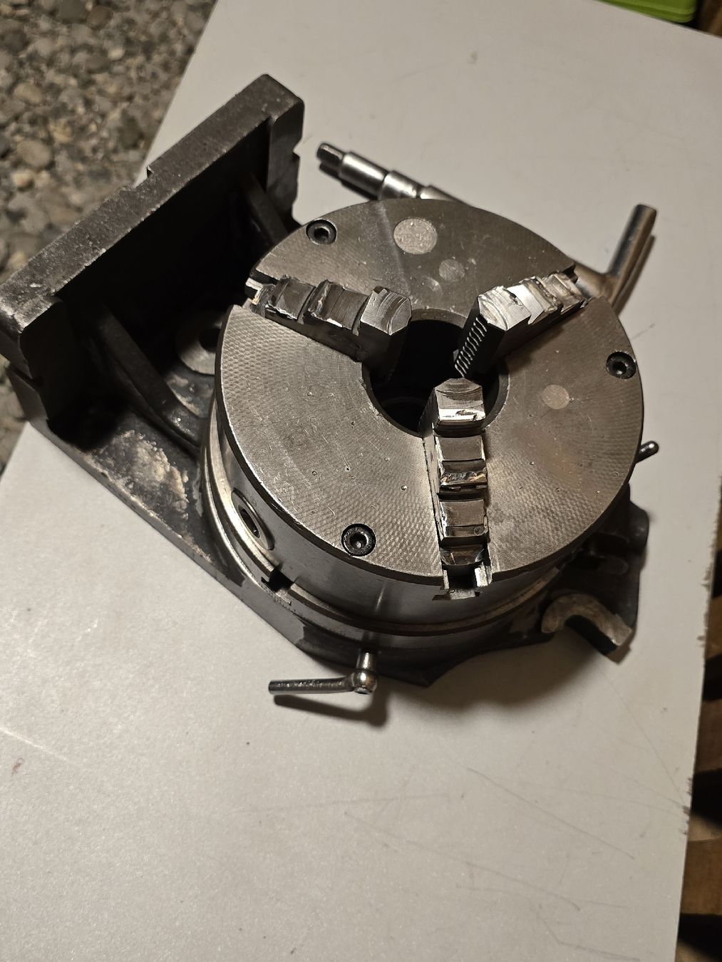 Tutti gli attrezzi: 3-Backen-Spannfutter mit Winkelplatte – Usato da Oftringen venduto da M.Marian 4
