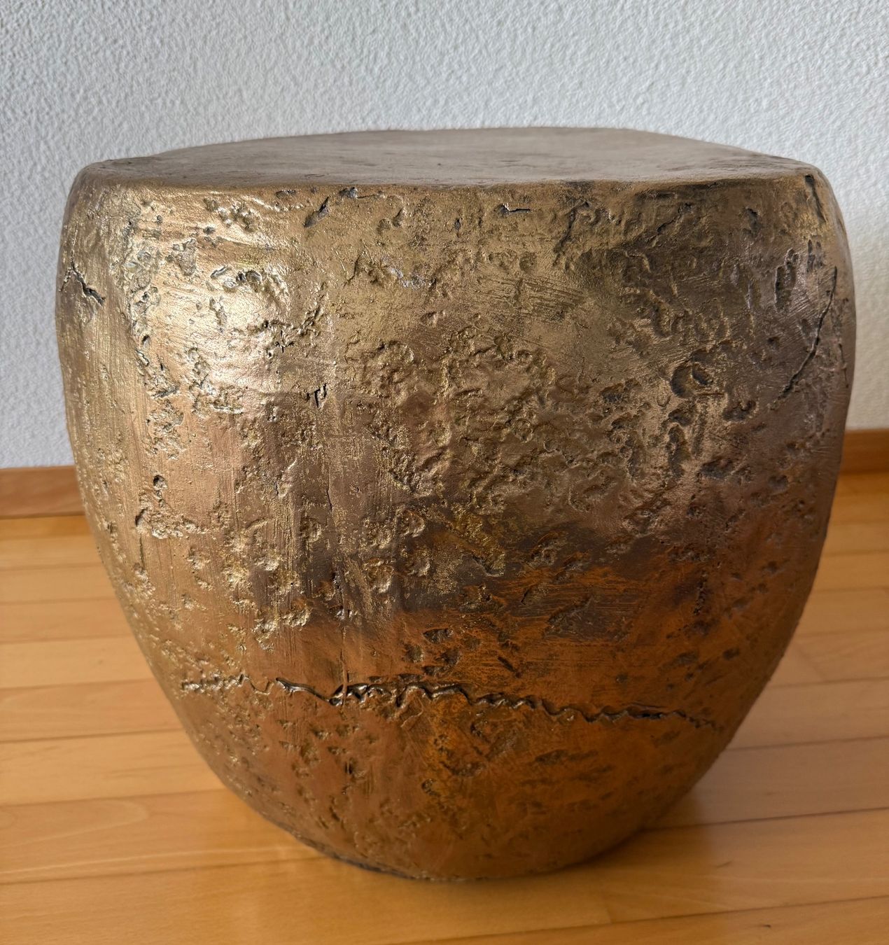 Maisons du monde Tavoli: Goldiger Beistelltisch in Schädelform – Usato da Reinach AG venduto da Majo.K 3