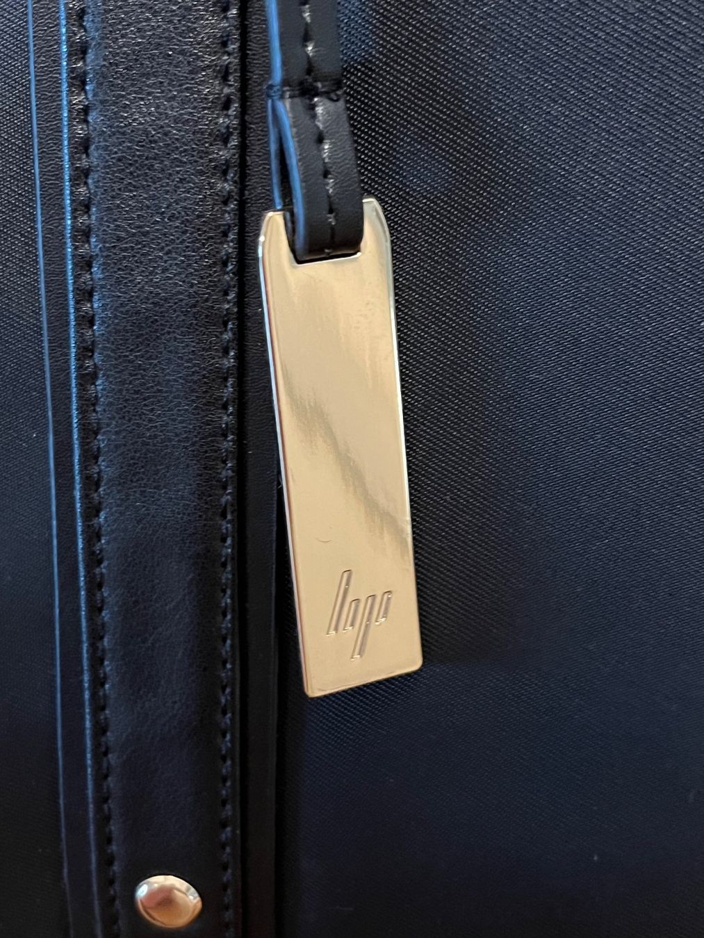 Borse: HP Notebooktasche Schwarz Schultertasche Business – Usato da Hinterkappelen venduto da Kim1992 1